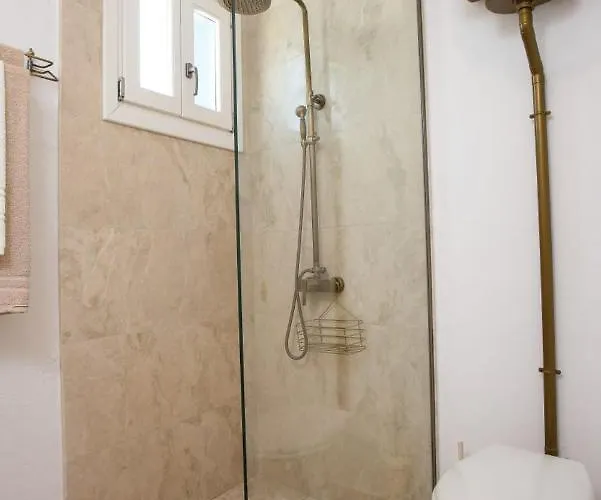 White Rose Tatil Evi Kalithies