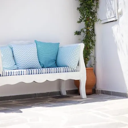 White Rose Semesterbostad Kalithies